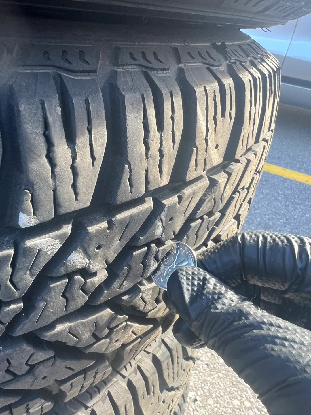 Goodyear Ultra Grip Winter Tires 225/60R17 with steel rims image indicator(4)