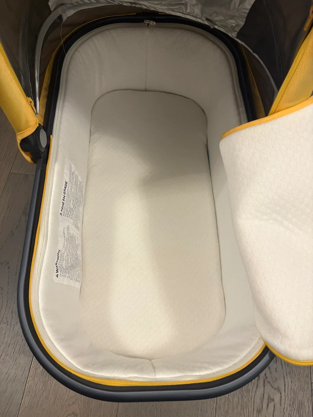 2022 Uppababy orange vista v2 bassinet EUC ret $499 image indicator(4)