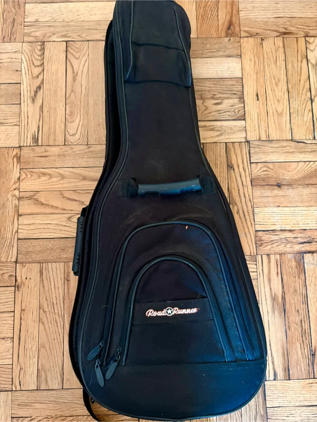 Jasmine Jasmine JS141 Acoustic Guitar with Road Runner Case image indicator(3)