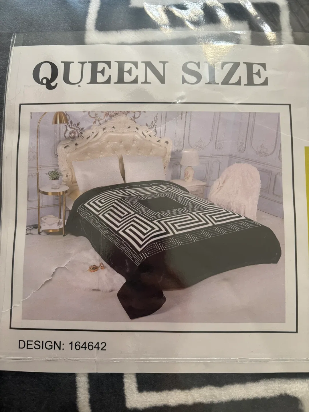 Queen Size Black & White Blanket - Design 164642 image indicator(2)