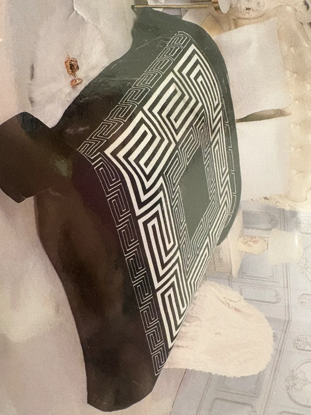 Queen Size Black & White Blanket - Design 164642 image indicator(3)