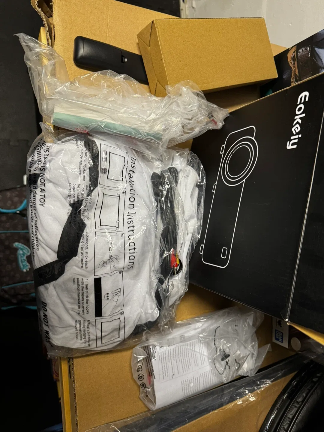 Eokeiy Projector - Like New! image indicator(2)