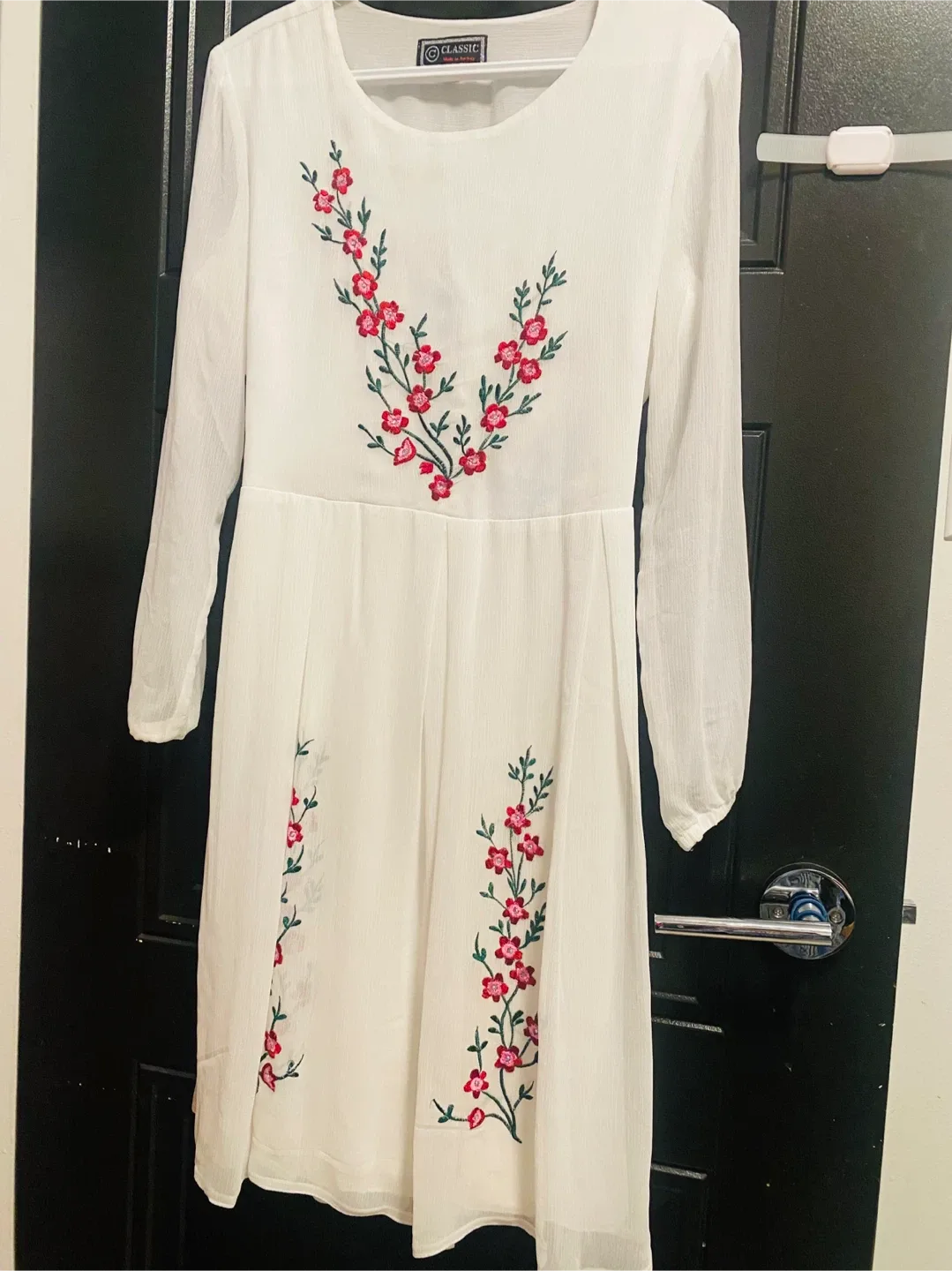 Classic White Embroidered Dress - Size XXL thumbnail