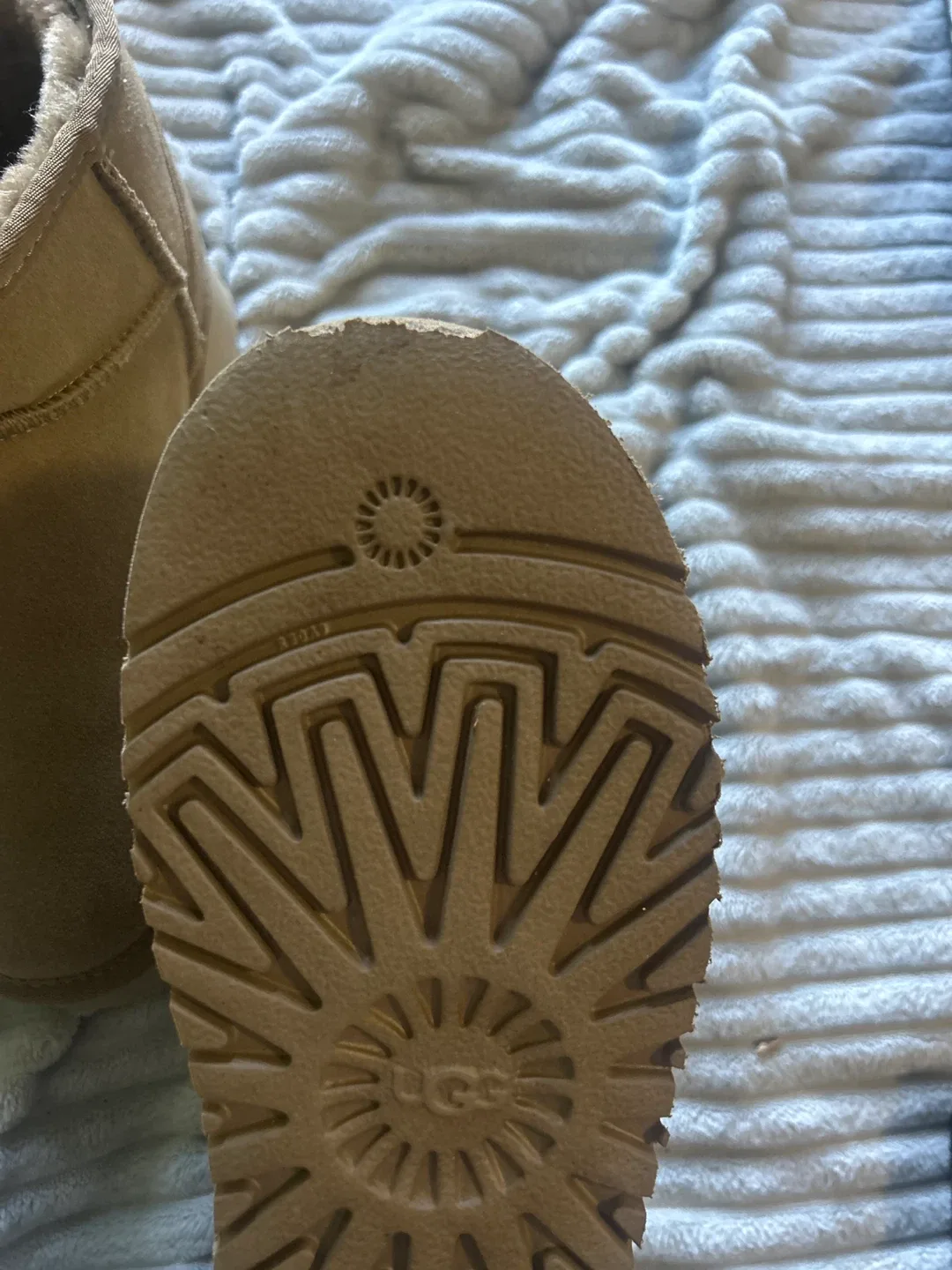 UGG Classic Mini Boot image indicator(3)