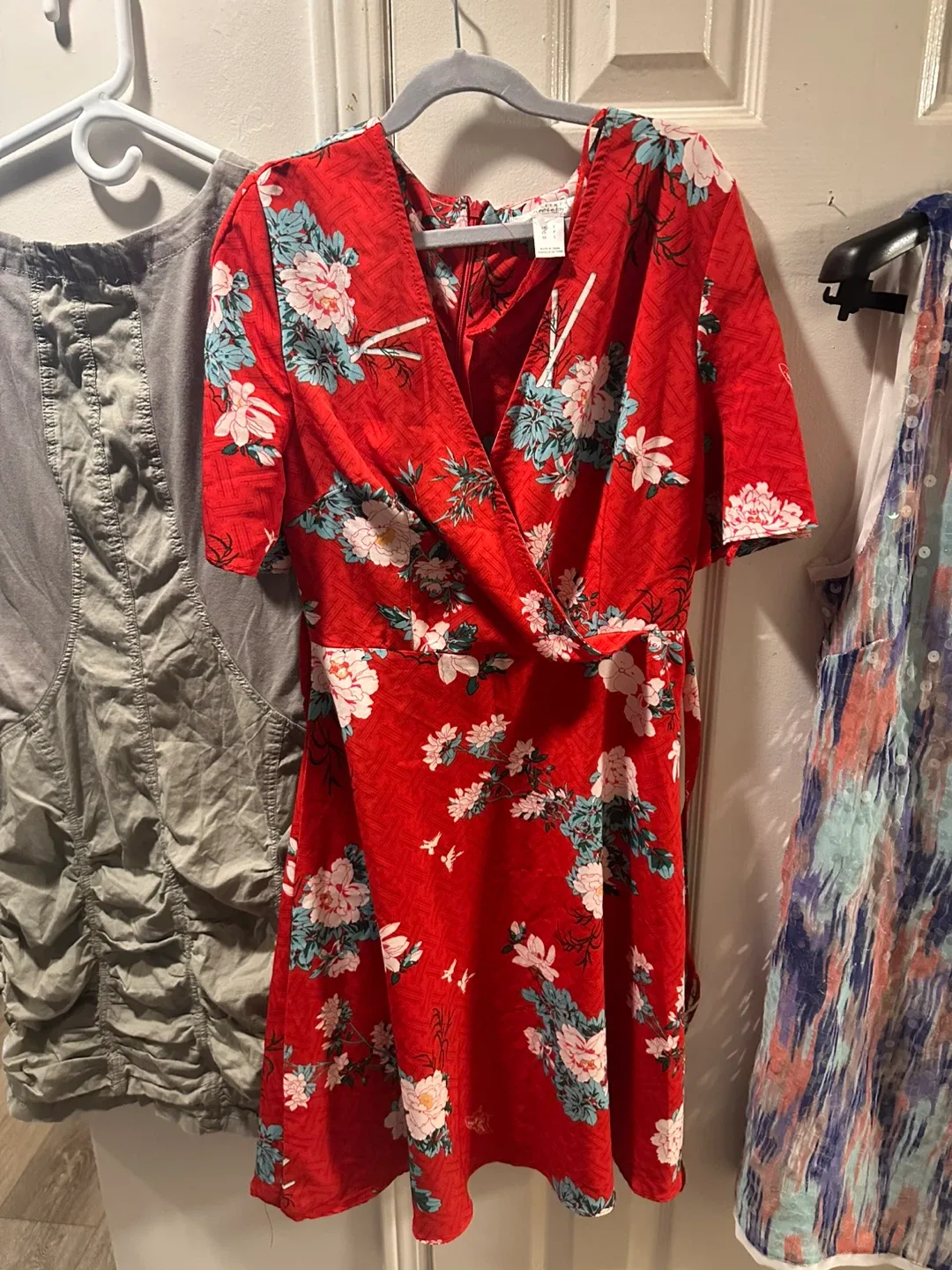 4 Assorted Dresses (c)- Various Styles & Sizes image indicator(3)