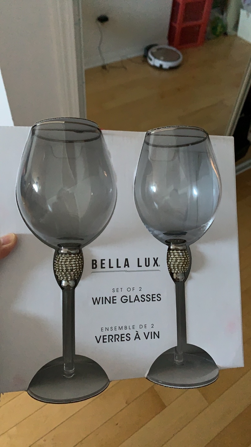 Bella Lux Set of 2 Wine Glasses - New in Box