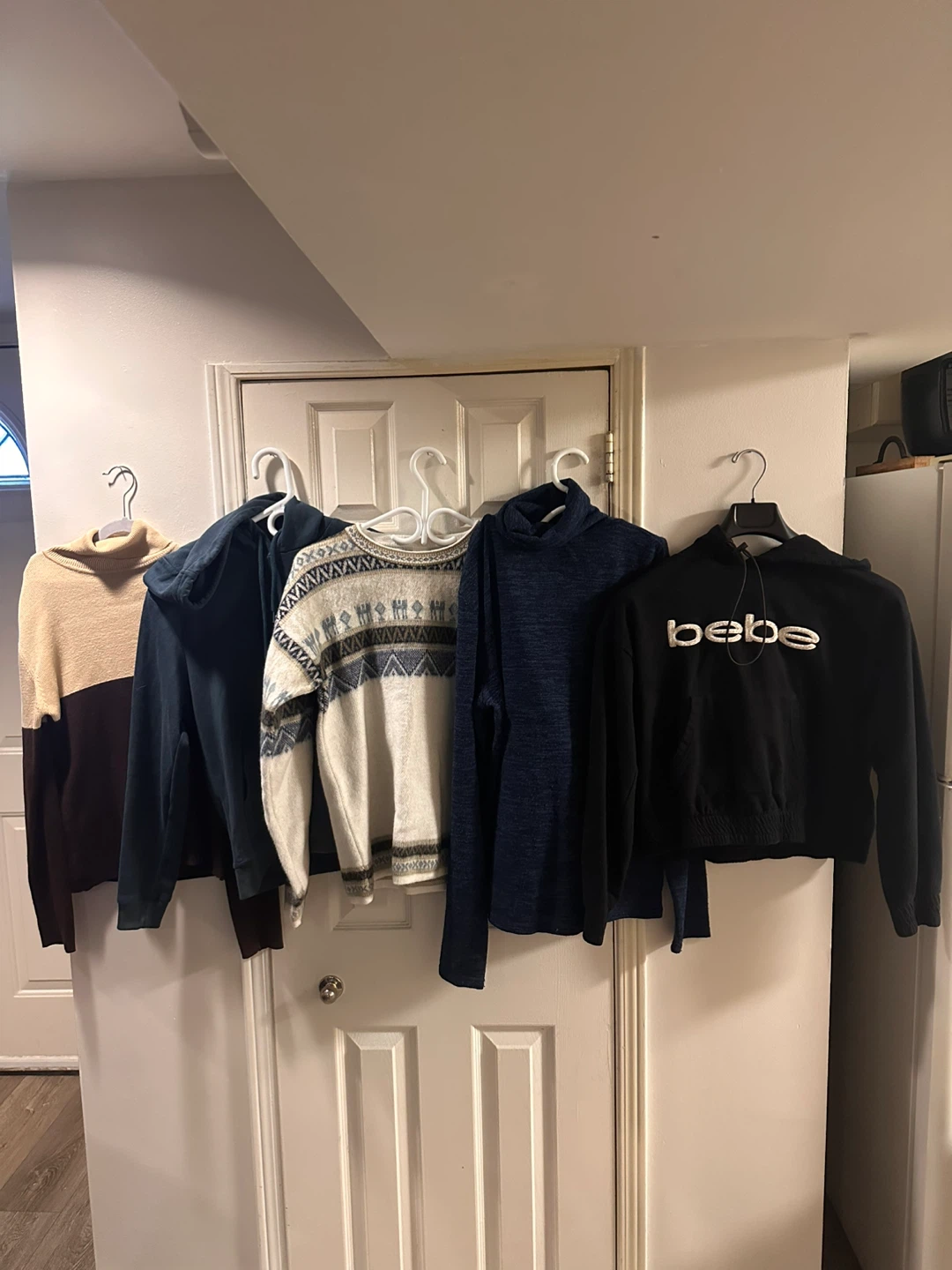 5 Assorted Women's Sweaters (d) & Hoodie - Bebe