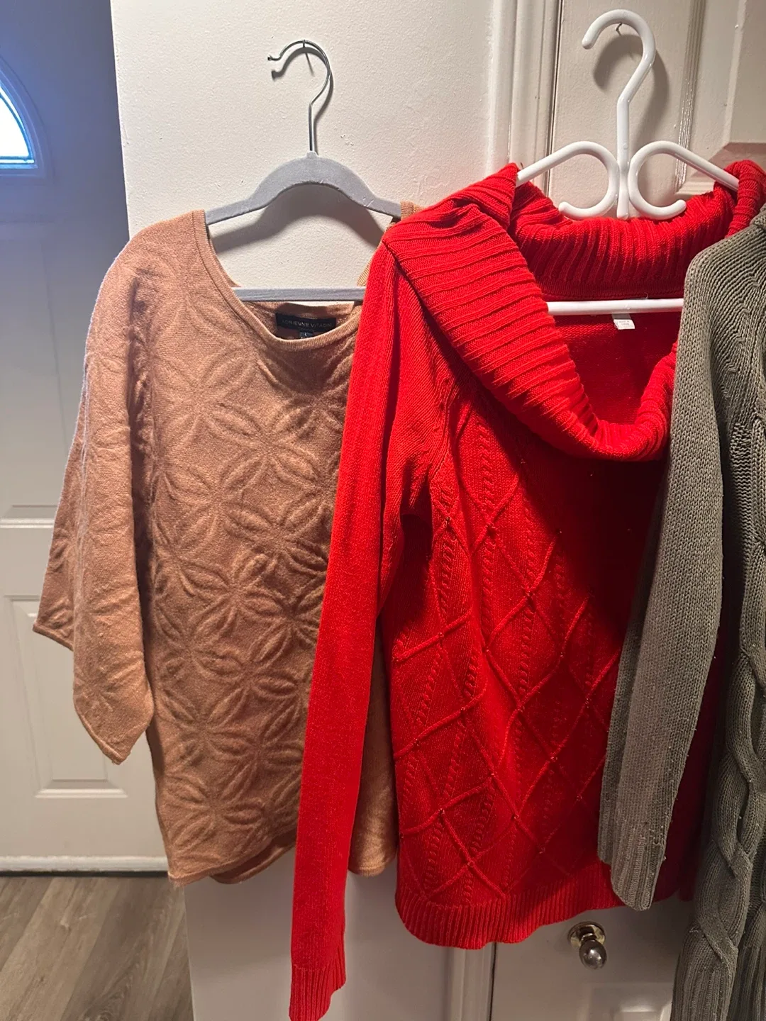 5 Assorted Women's Sweaters (e) image indicator(2)