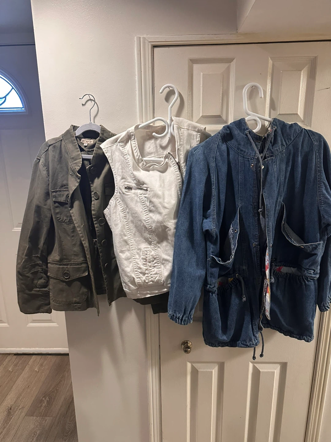 3 Assorted Women's Jackets & Vest (f)