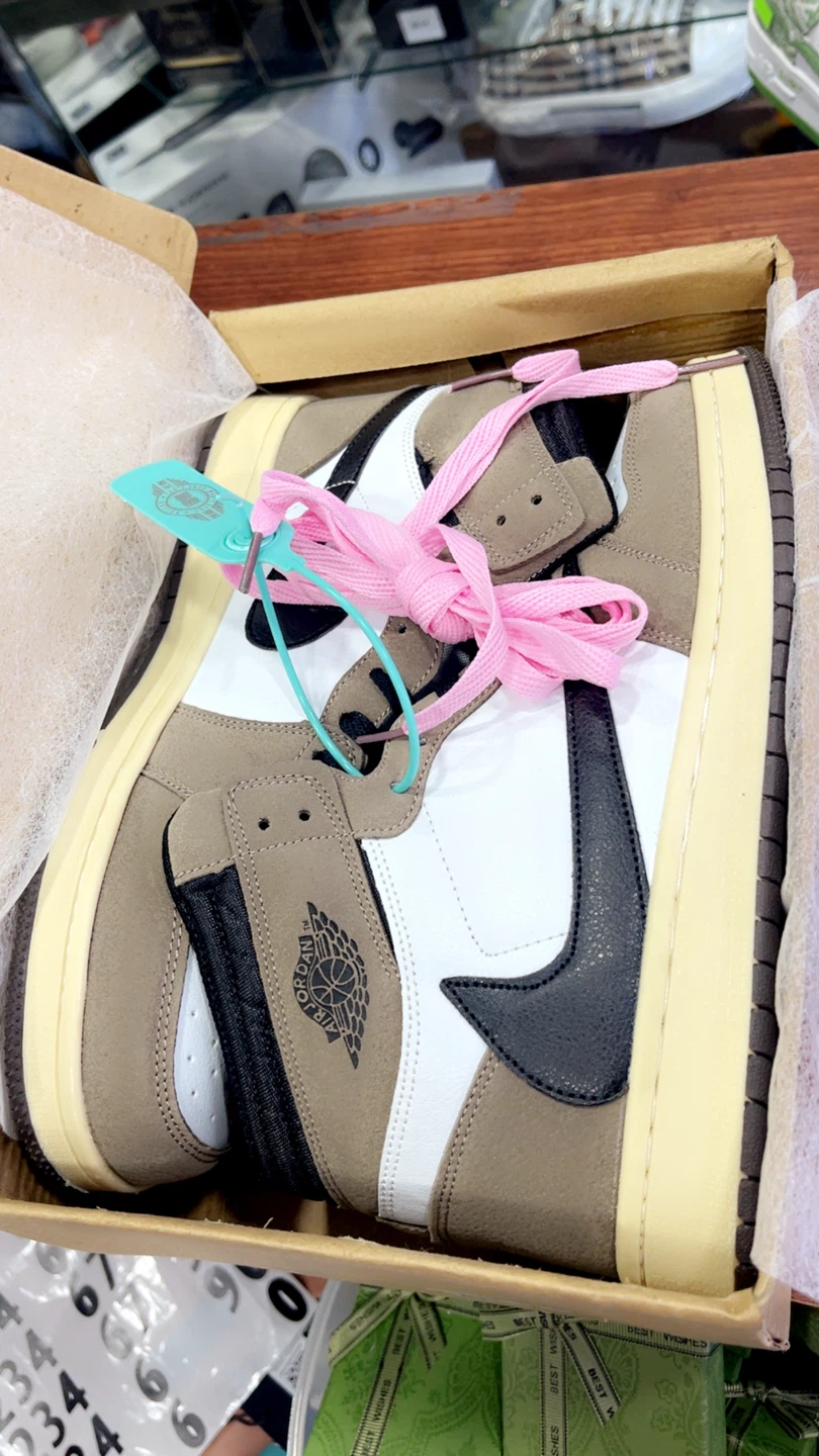Nike Air Jordan 1 Retro High OG Travis Scott size 7 - photo 2