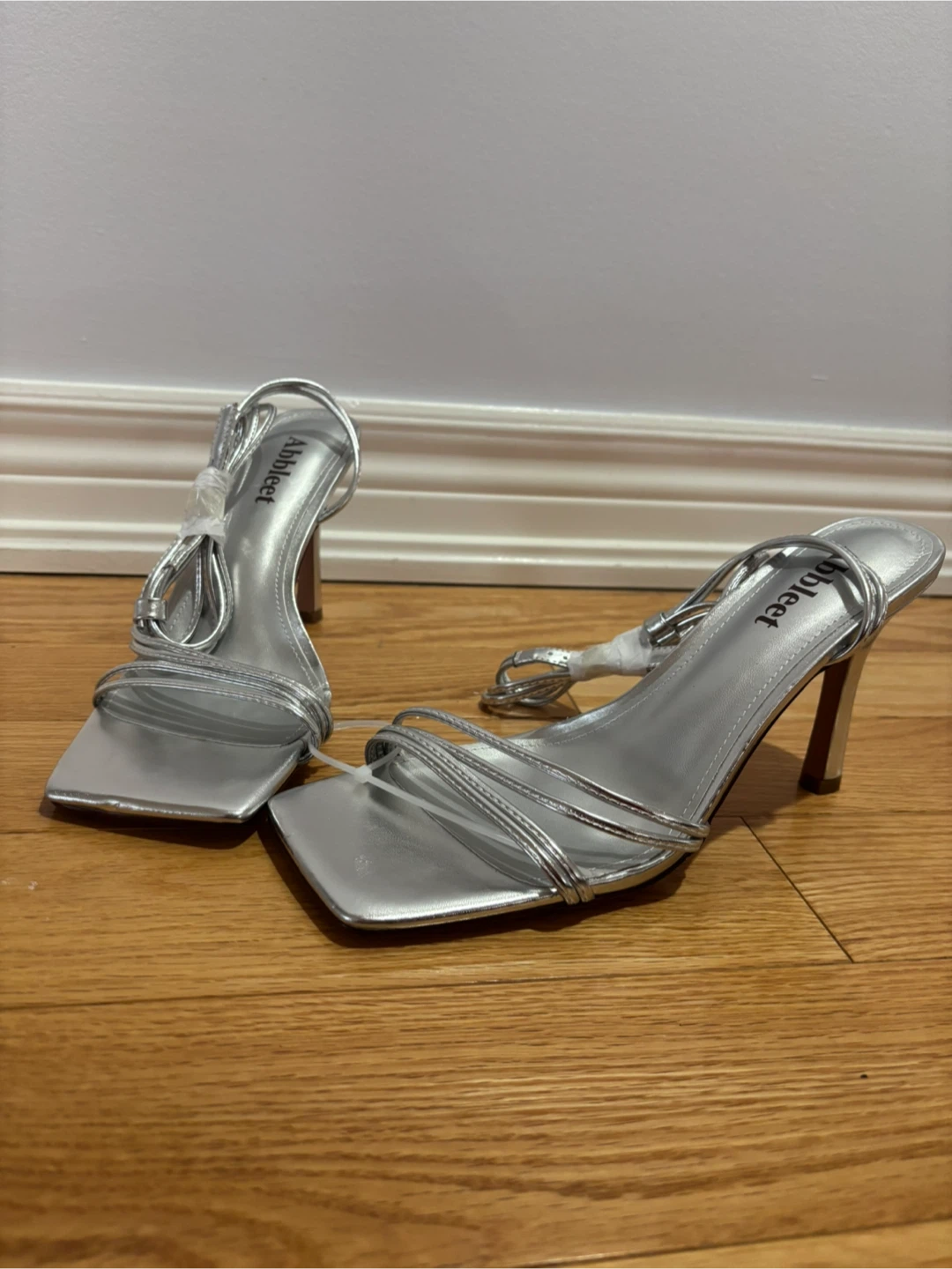 Abbleet Silver Heels - Size 10 - New - photo 2