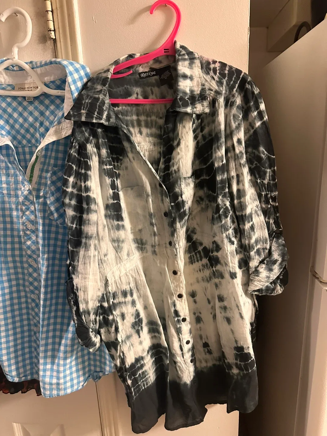 5 Assorted Women's Tops (g)- Various Brands & Styles image indicator(5)