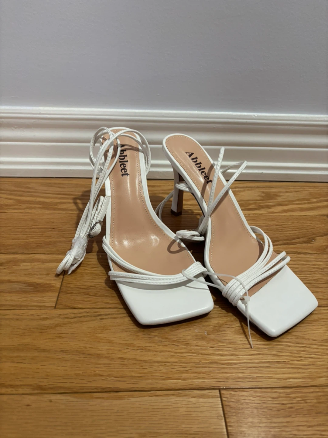Abbleet White Heels - Size 10