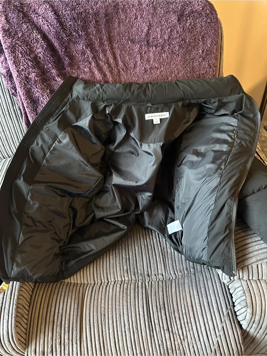 Amazon basics Medium women’s  Black Puffer Jacket - photo 3