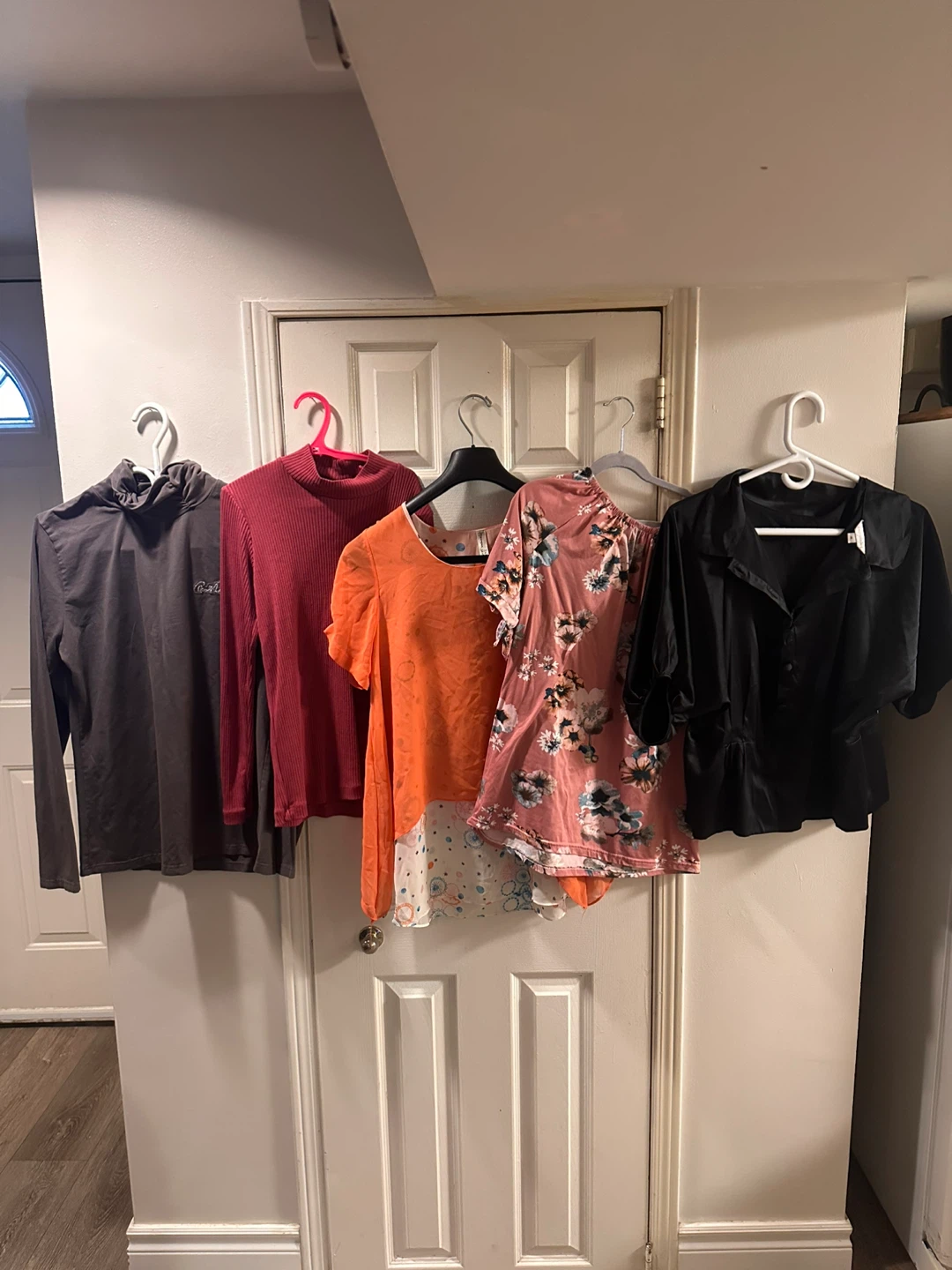 5 Bundle of Women's Tops (h)