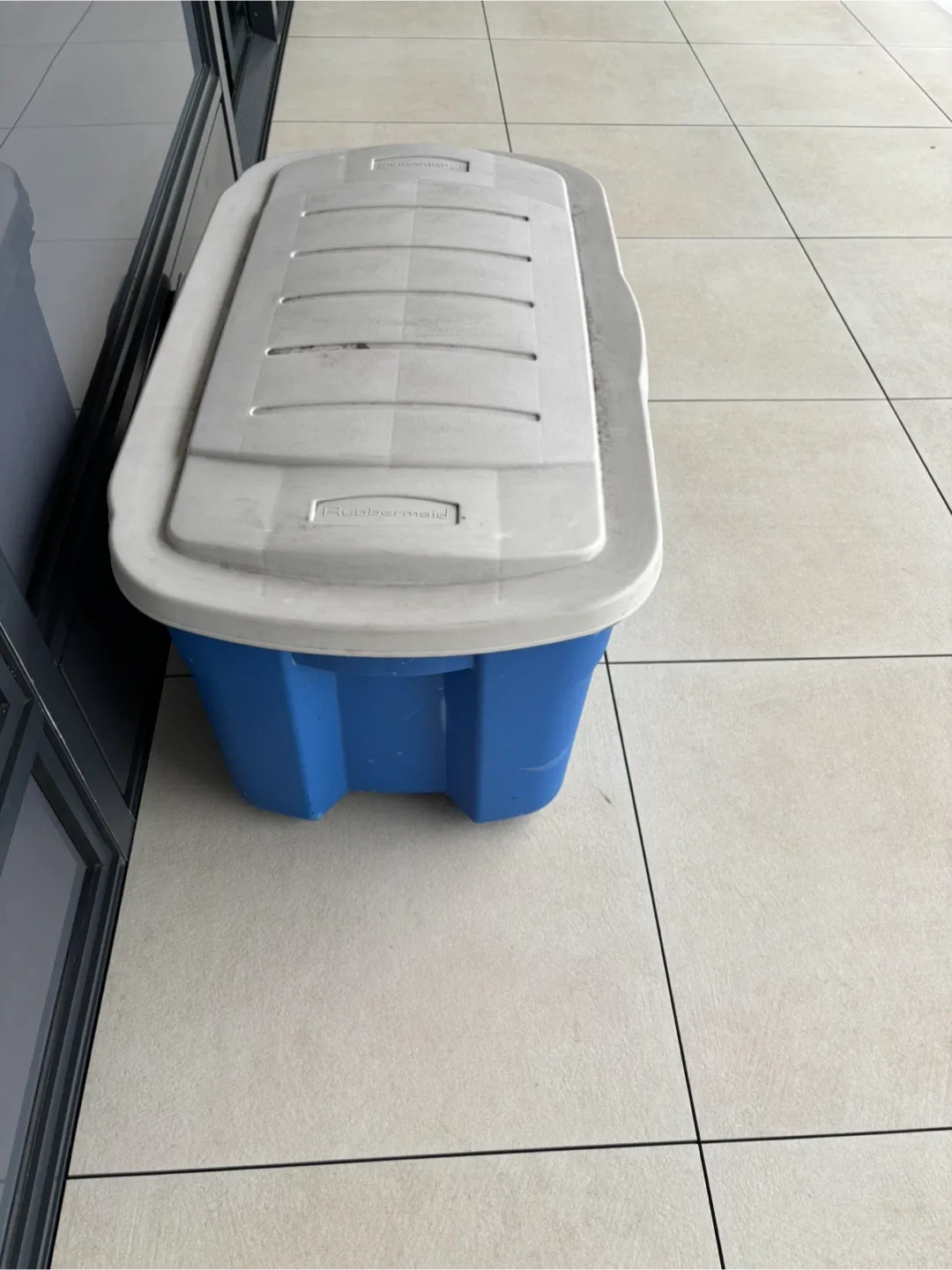 Rubbermaid Blue Storage Bin image indicator(2)