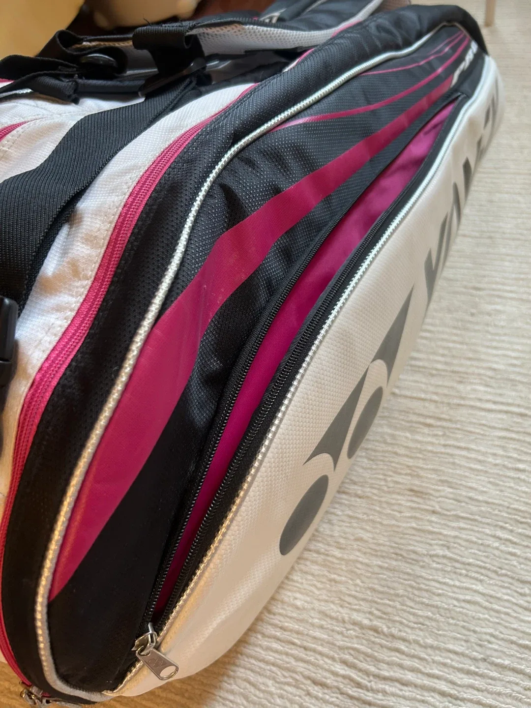 YONEX Pro 12-Racket Tennis Bag image indicator(2)