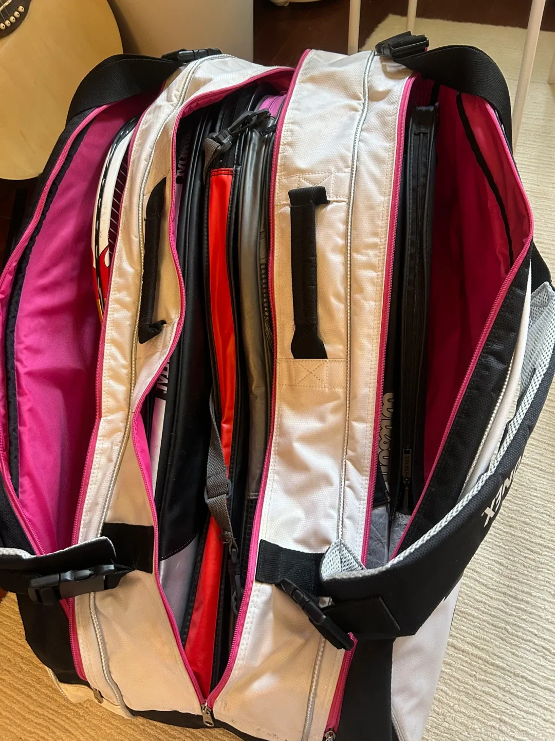 YONEX Pro 12-Racket Tennis Bag image indicator(8)