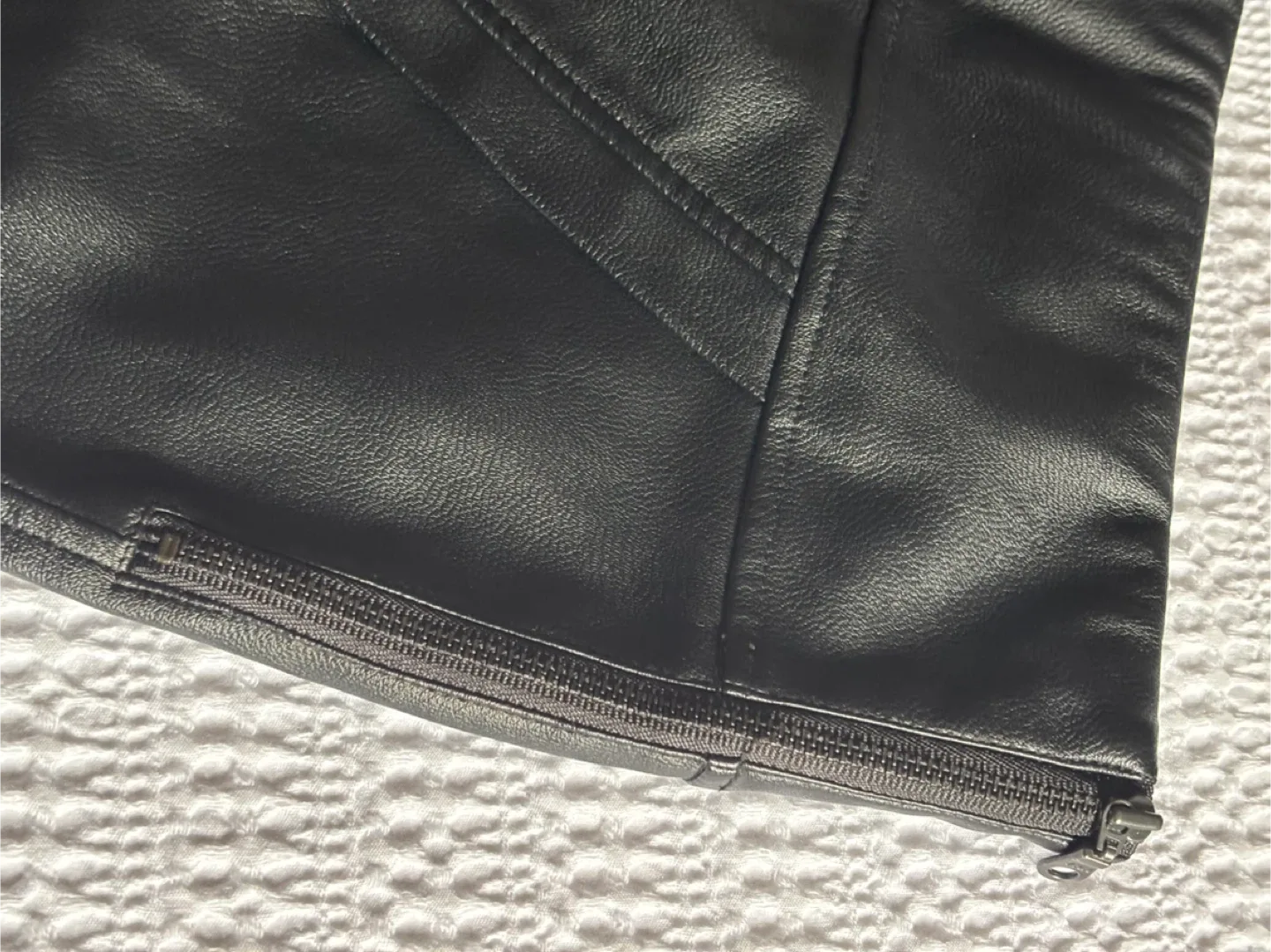 David Lerner Black Faux Leather Mini Skirt - Size M image indicator(3)