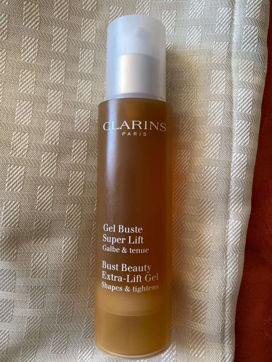Clarins Beauty Flash Balm & Bust Beauty Extra-Lift Gel image indicator(3)