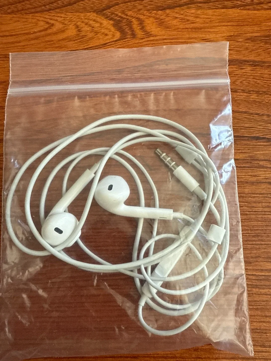 Apple EarPods (wired)