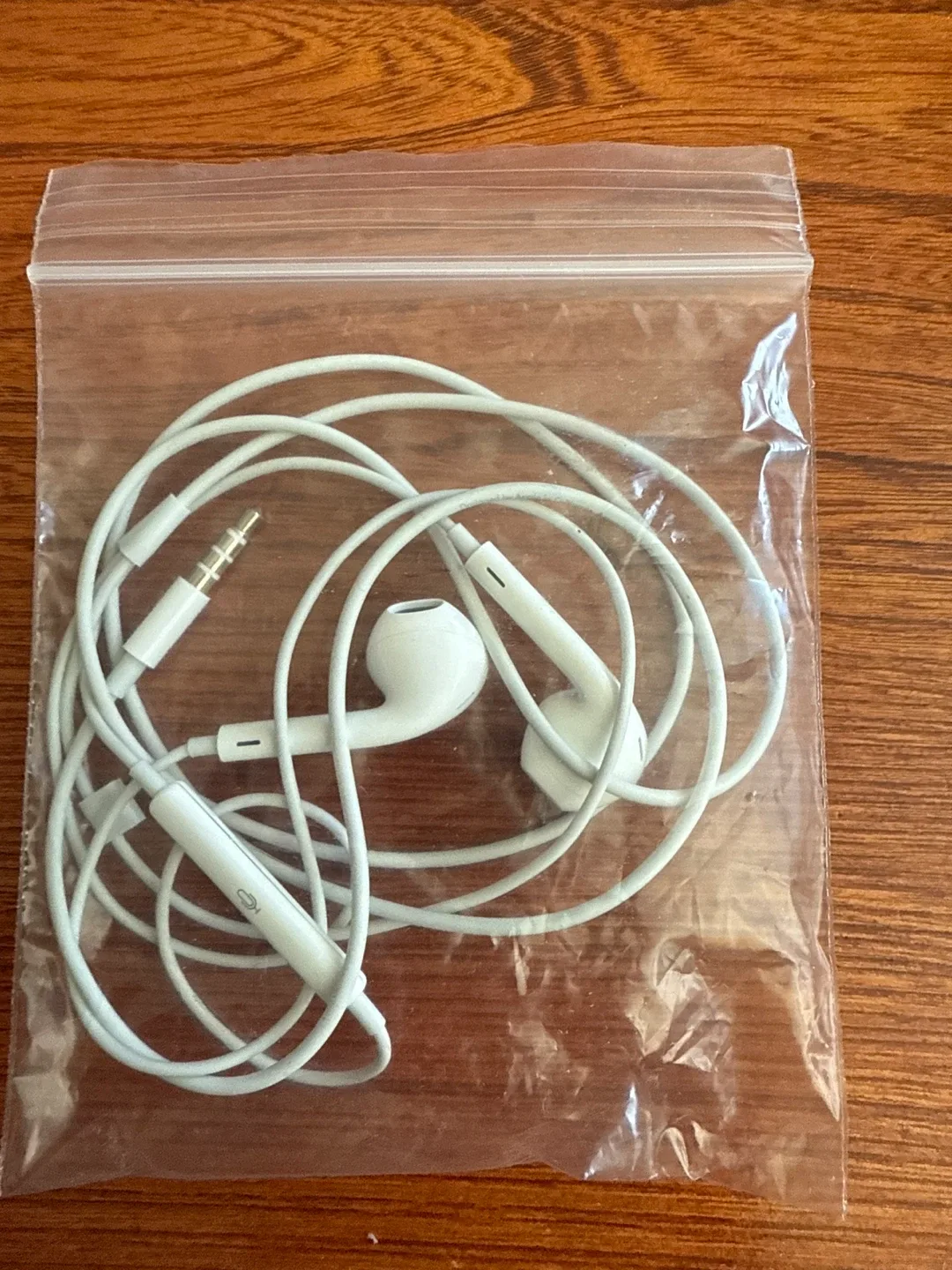 Apple EarPods (wired) image indicator(2)
