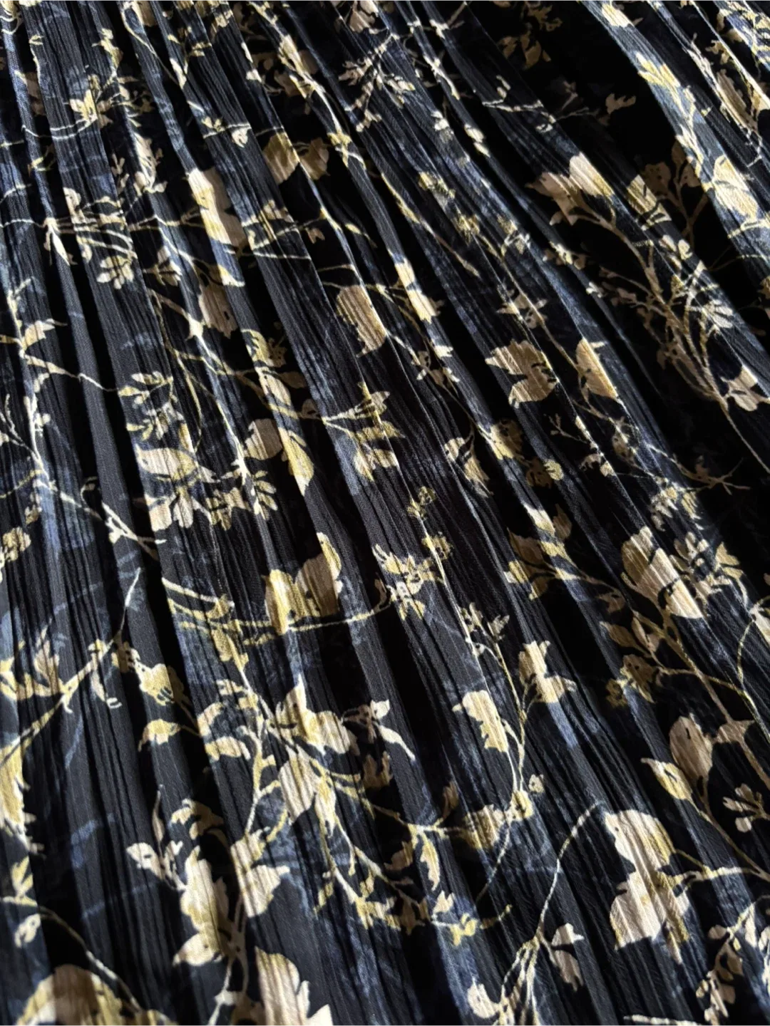 Uniqlo Pleated Floral Skirt - Size S image indicator(2)