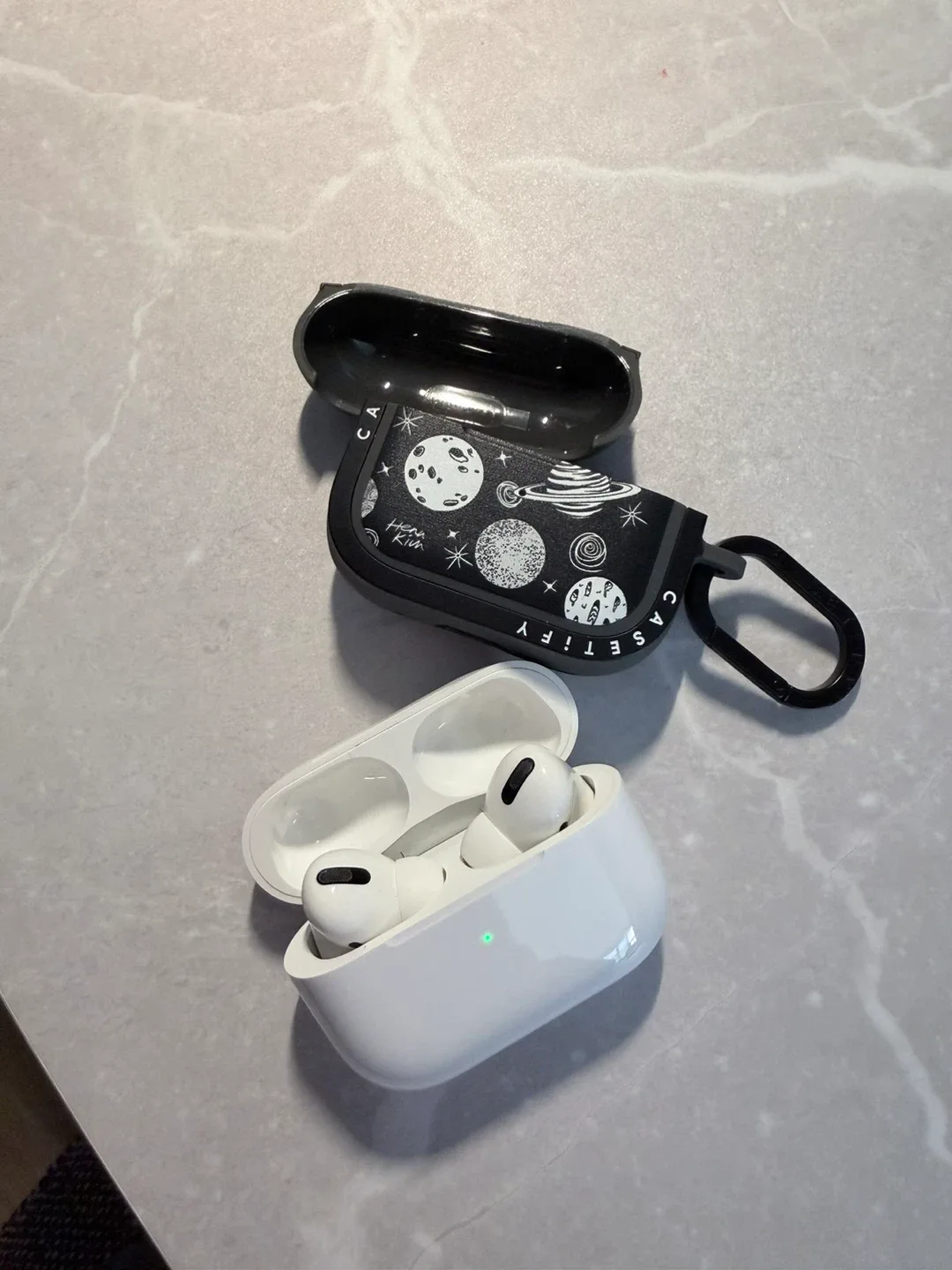 Airpods pro and case