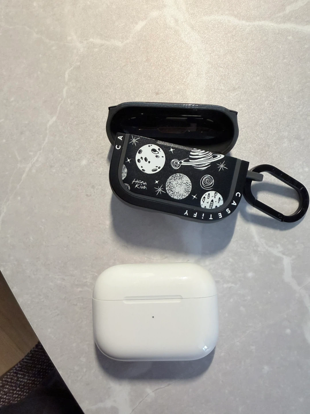 Airpods pro and case - photo 2