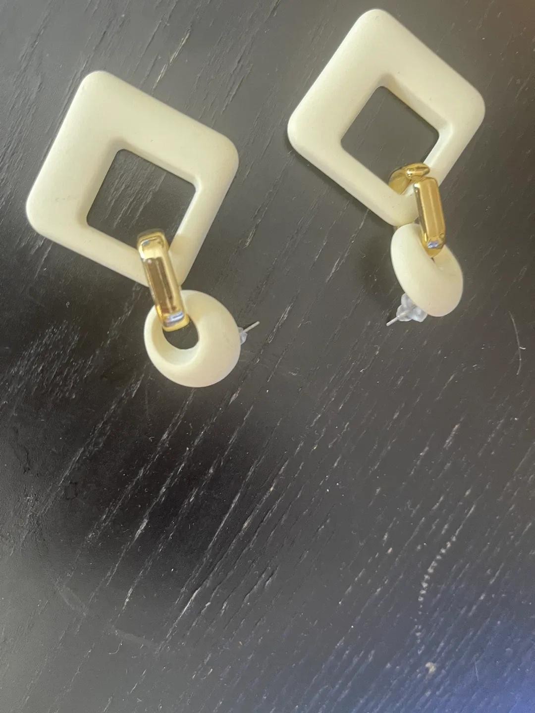 Cream & Gold Geometric Earrings image indicator(2)