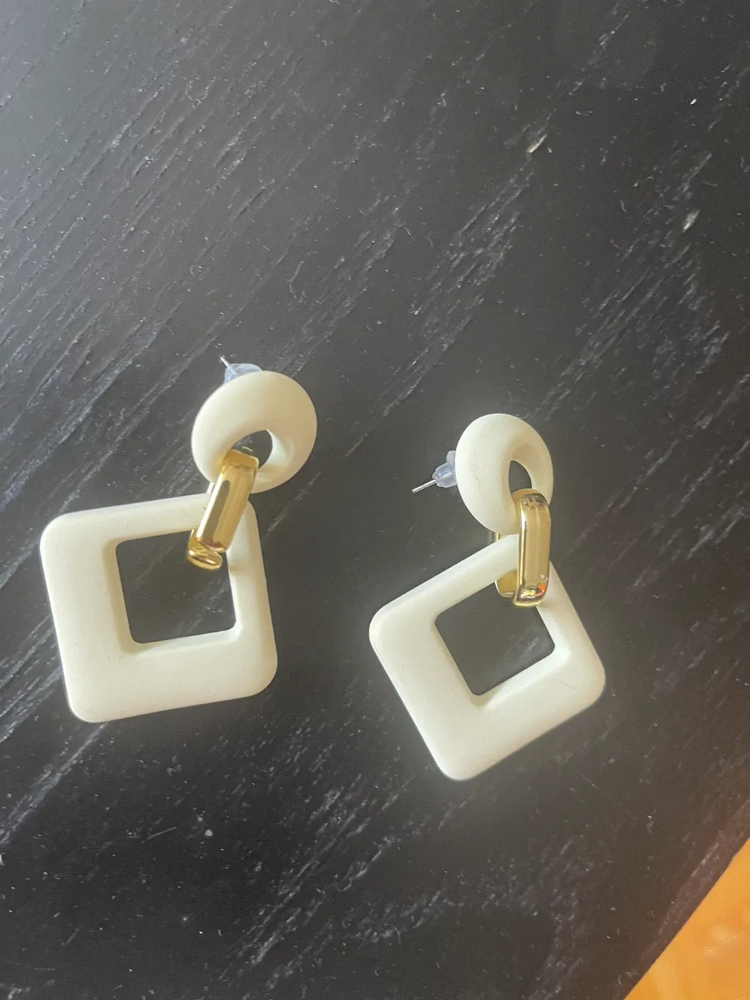 Cream & Gold Geometric Earrings image indicator(3)
