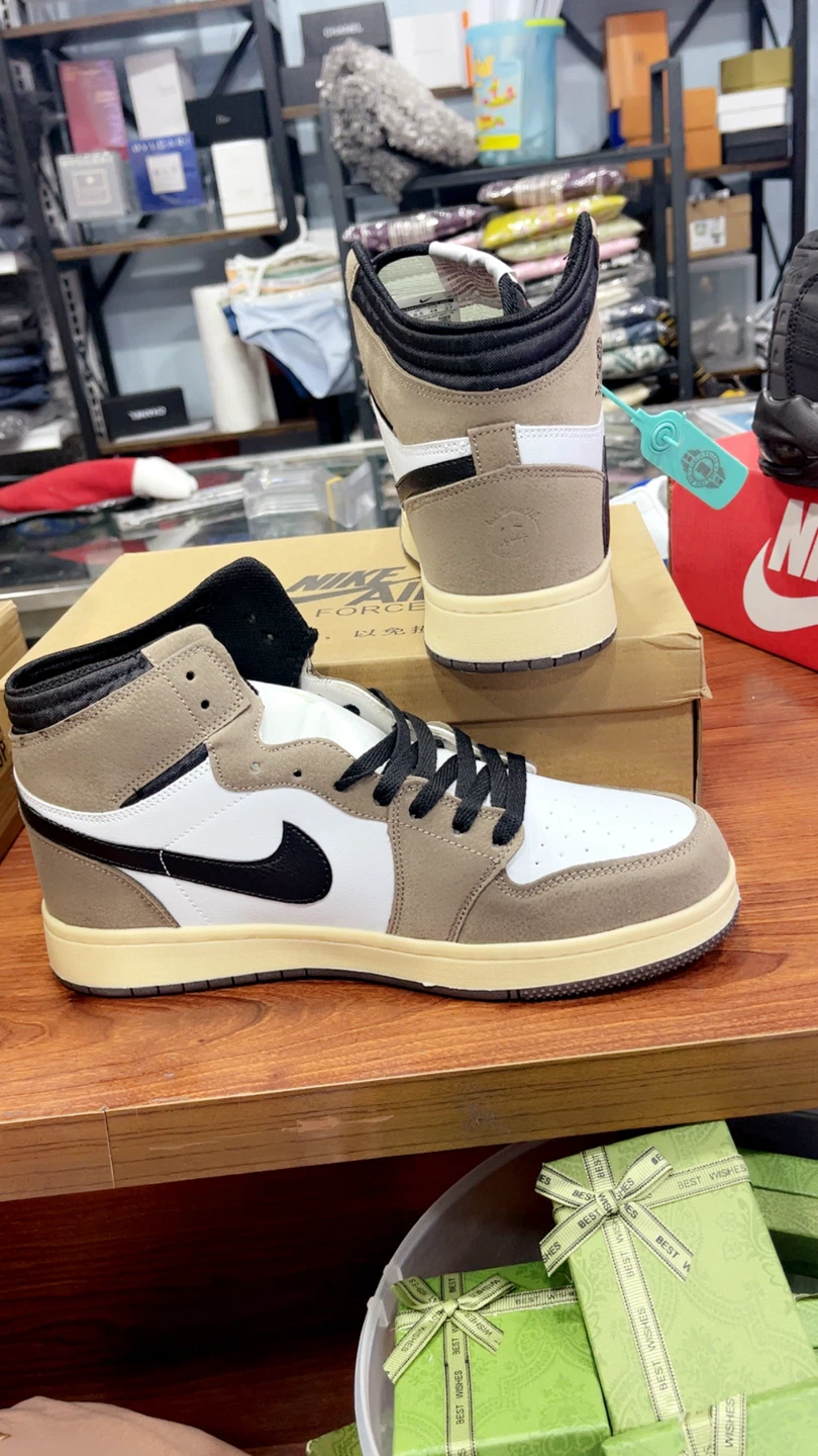 Nike Air Jordan 1 Retro High Travis Scott - photo 3