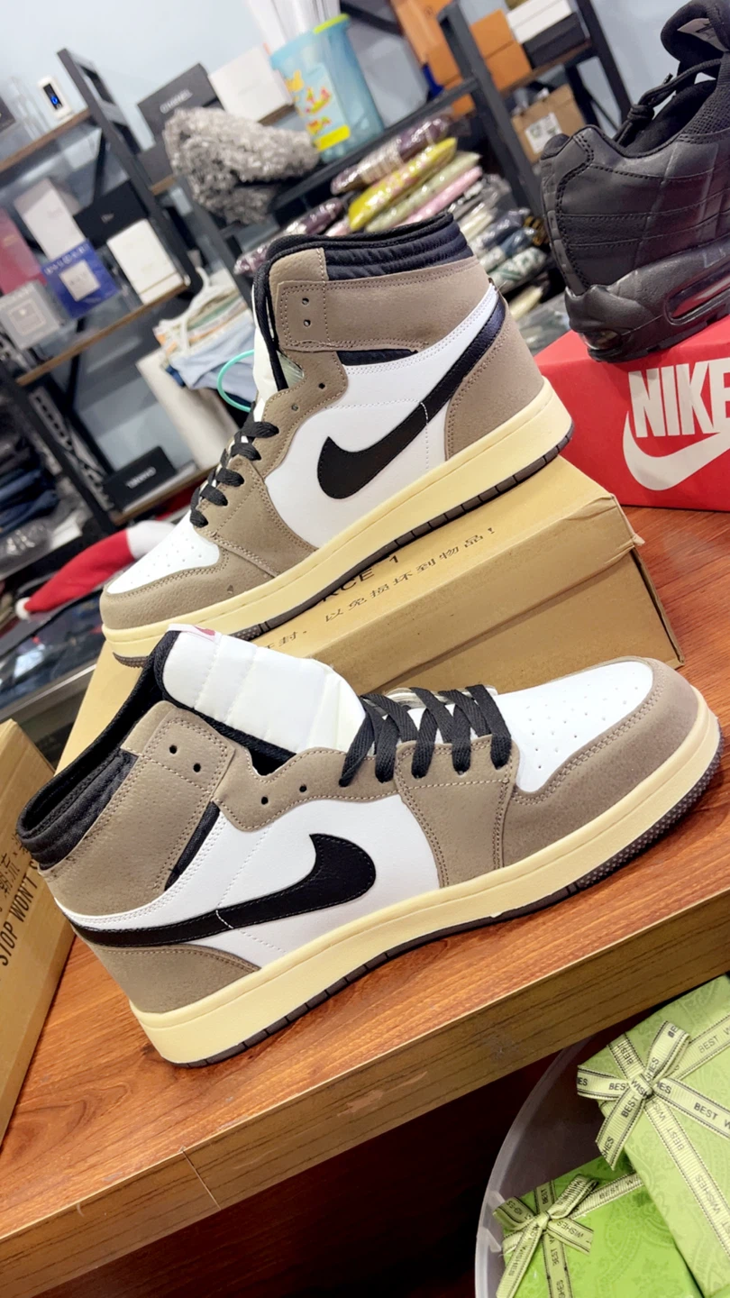 Nike Air Jordan 1 Retro High Travis Scott - photo 5