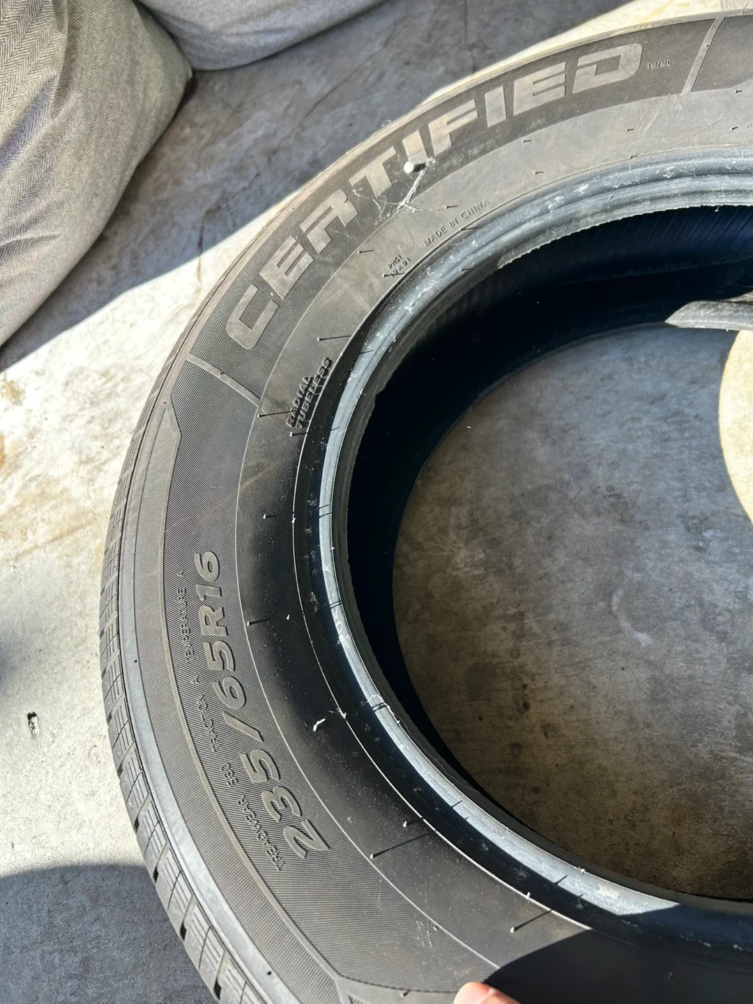 235/65R16 All season almost new tires image indicator(2)