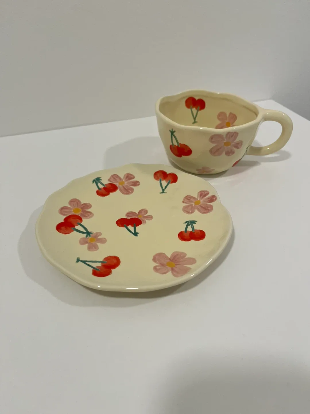 Tea cup & saucer: Cherry and floral hand painted image indicator(4)