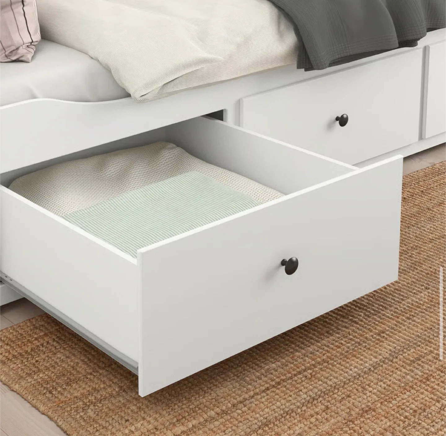 IKEA Twin Hemnes Daybed Frame - White image indicator(2)