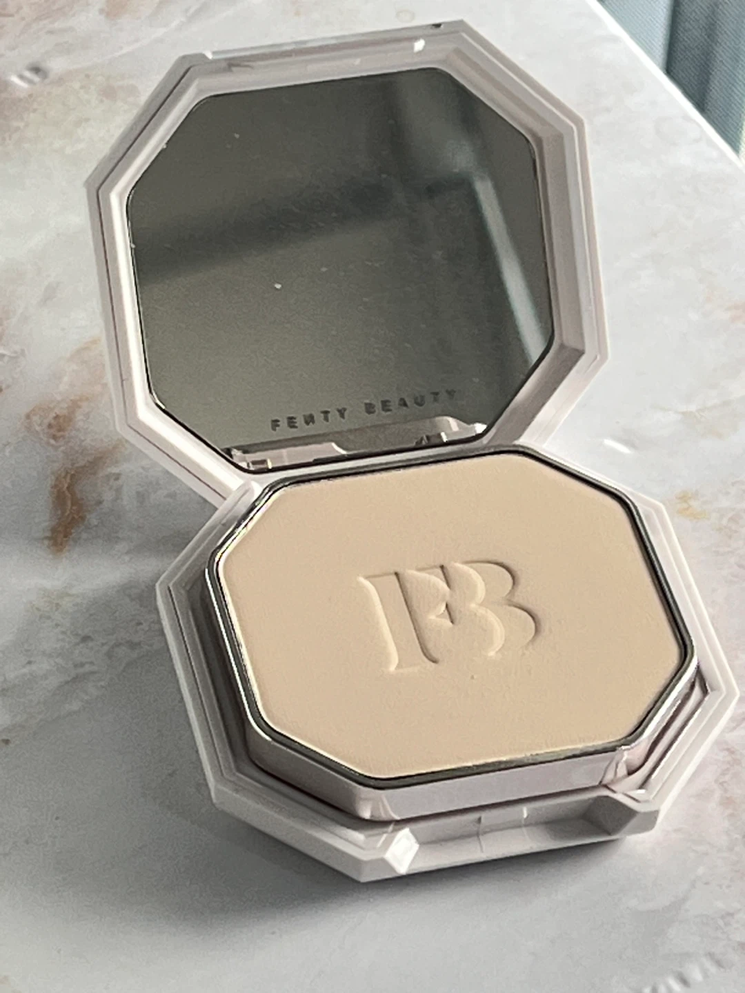 Fenty Beauty Pro Filt'r Soft Matte Powder Foundation - Shade 105