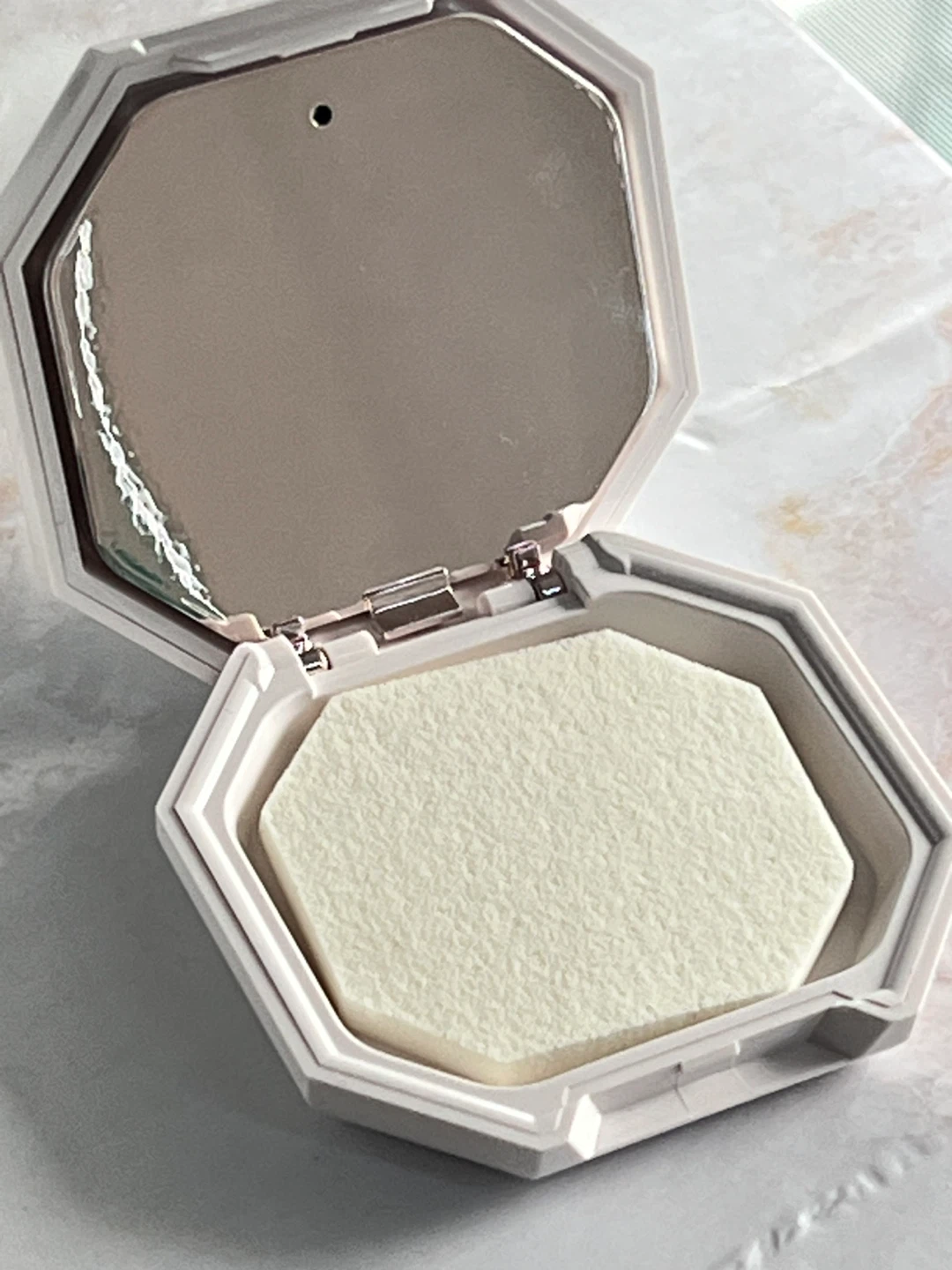 Fenty Beauty Pro Filt'r Soft Matte Powder Foundation - Shade 105 - photo 2