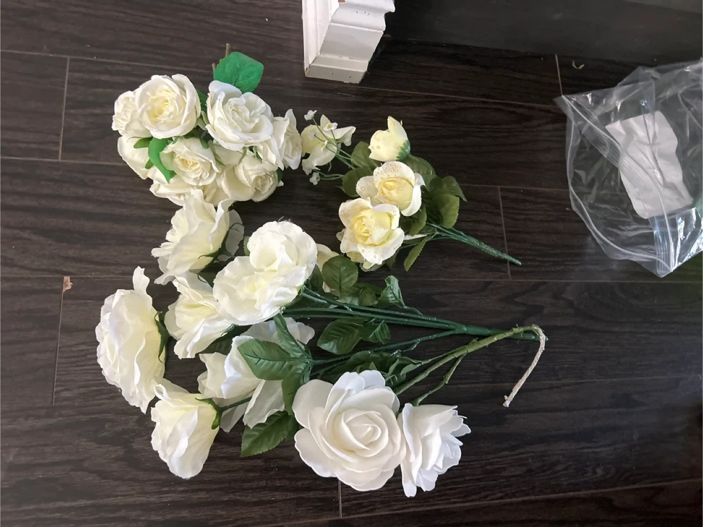 White Artificial 25 Rose Flower Bouquet thumbnail