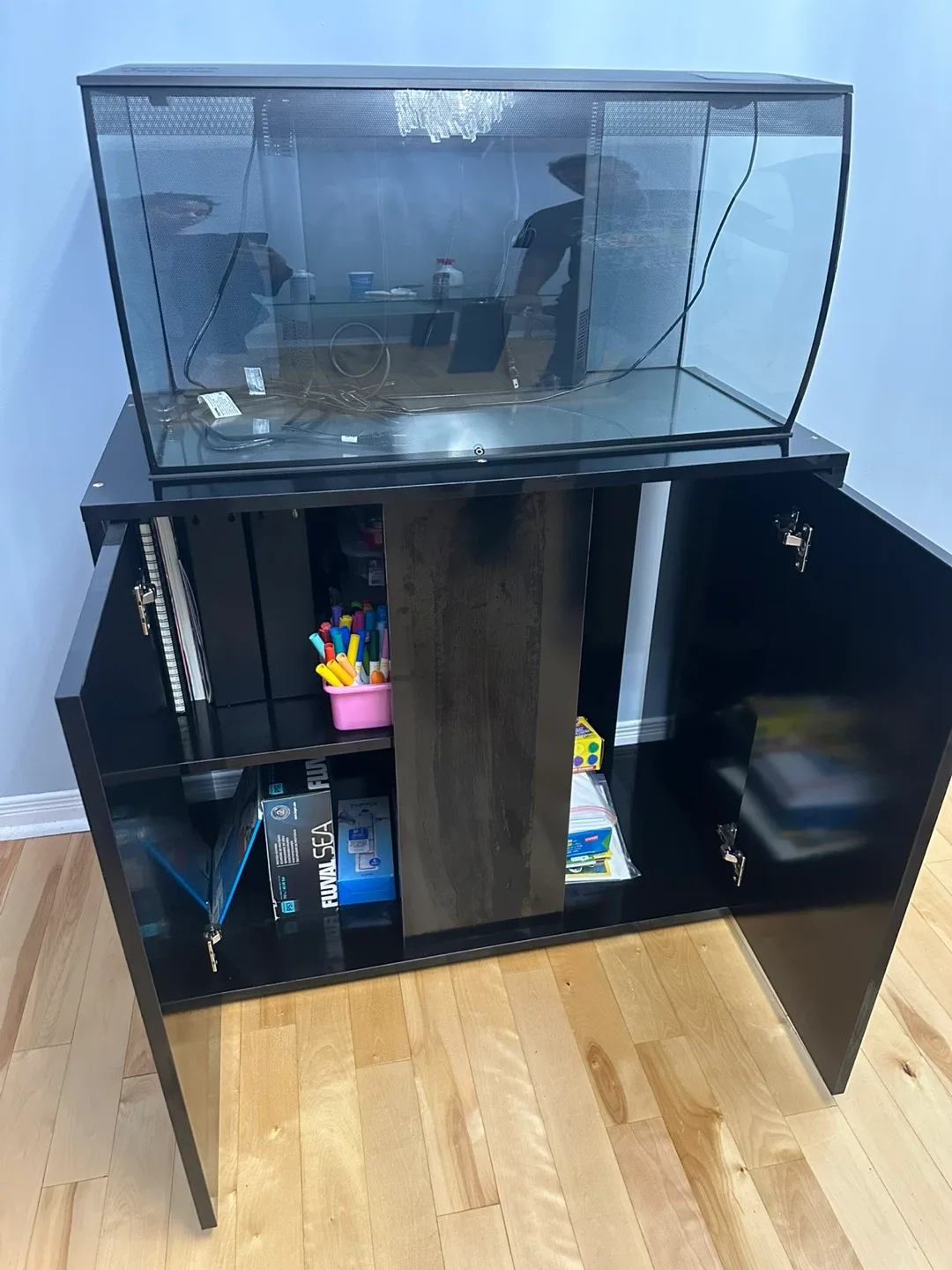 Fluval Sea Aquarium with Cabinet image indicator(2)
