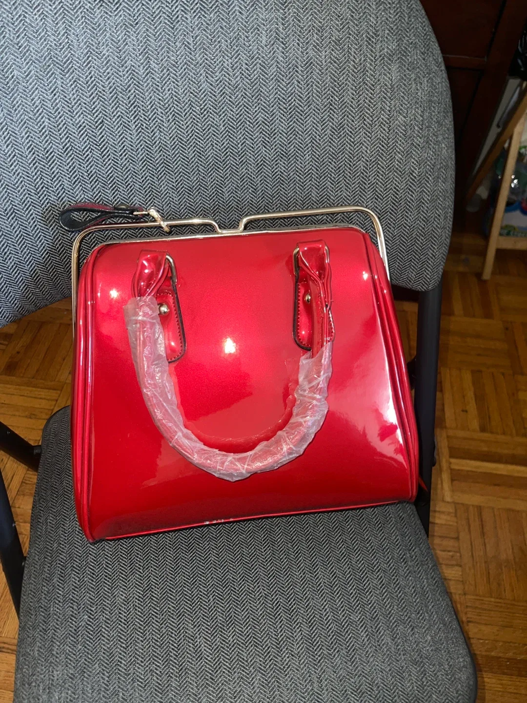 Red Patent sleek Leather purse image indicator(2)