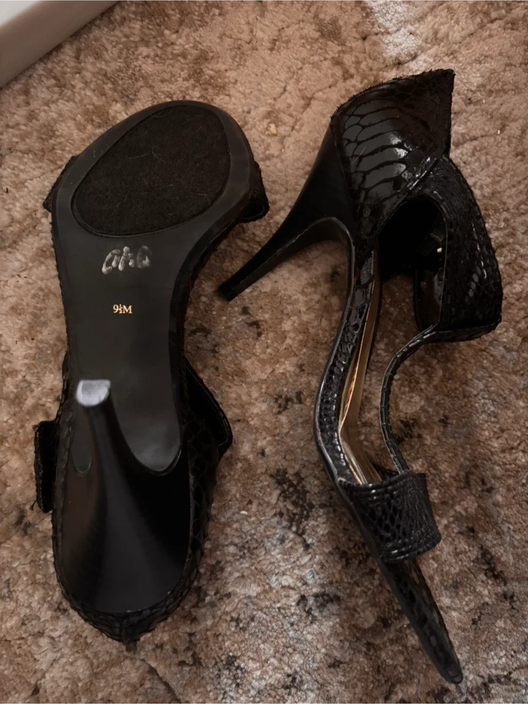 Ann Marino Black Heels - Size 9M image indicator(4)