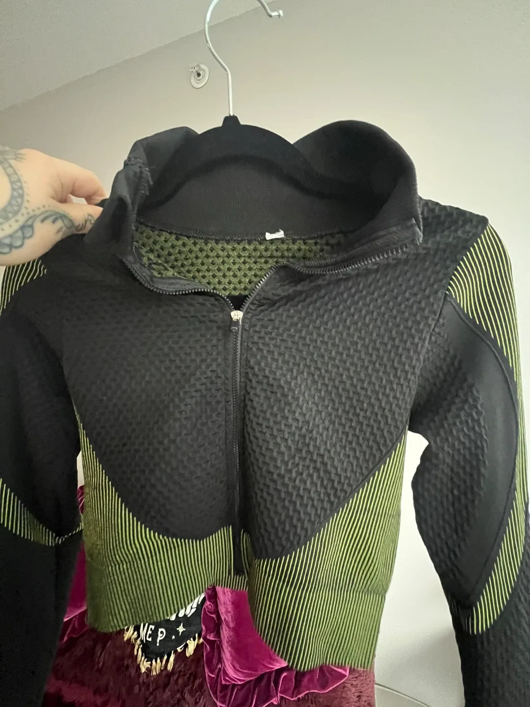 Matching Activewear Set - Olive Green & Black Gym yoga M-L image indicator(2)