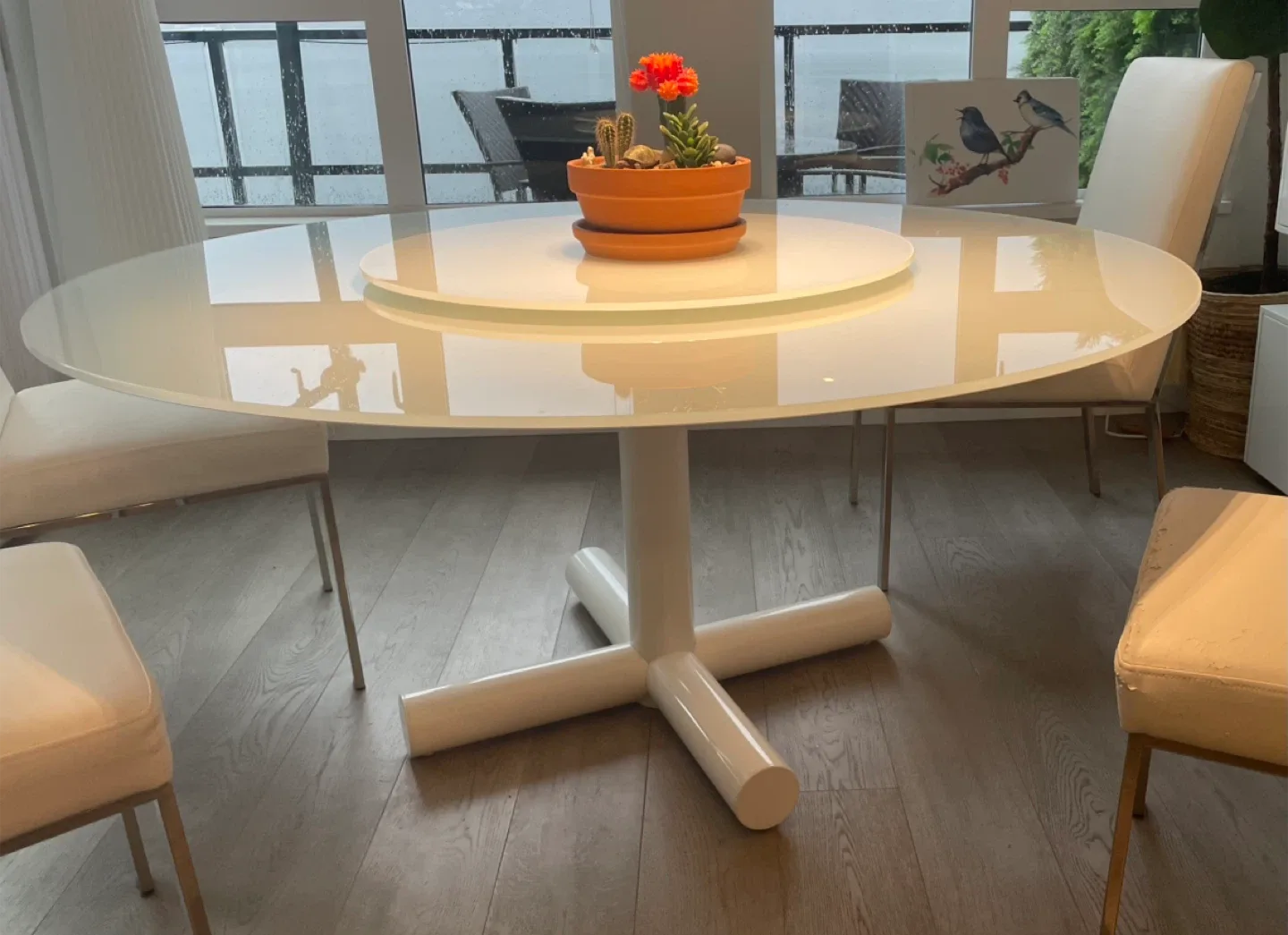 Round White Glass Dining Table with chairs image indicator(4)