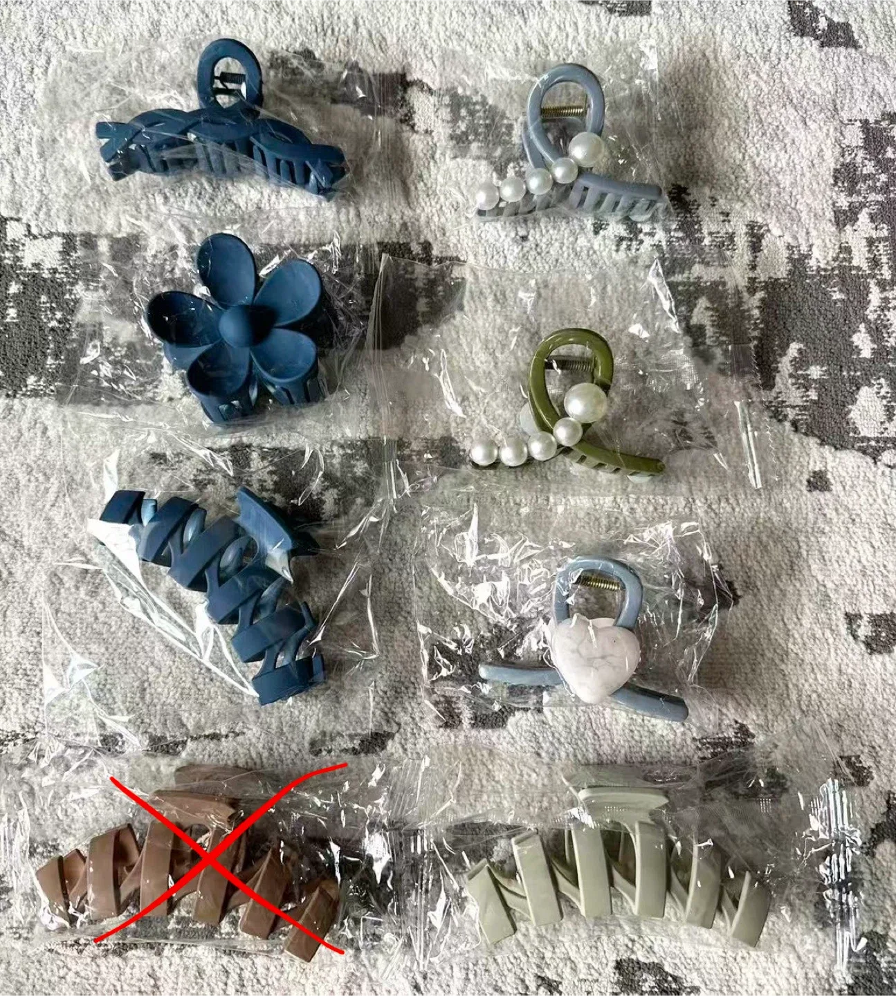 “NEW” Assorted Hair Claw Clips thumbnail