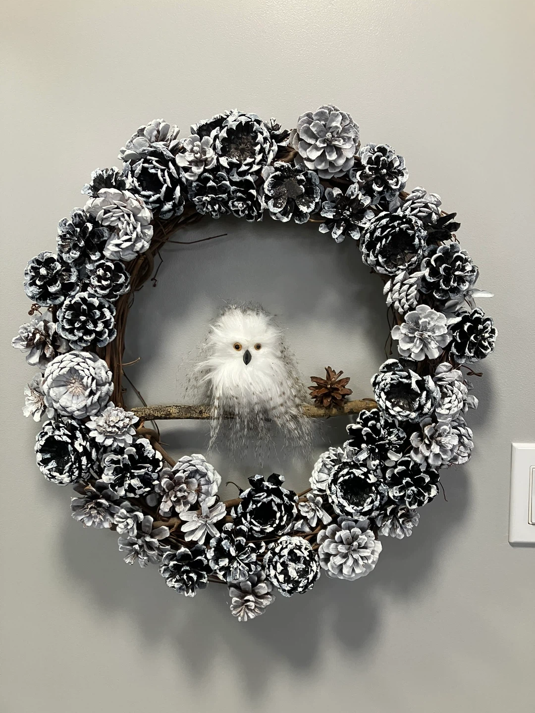 Pinecone Wreath with Snowy Owl