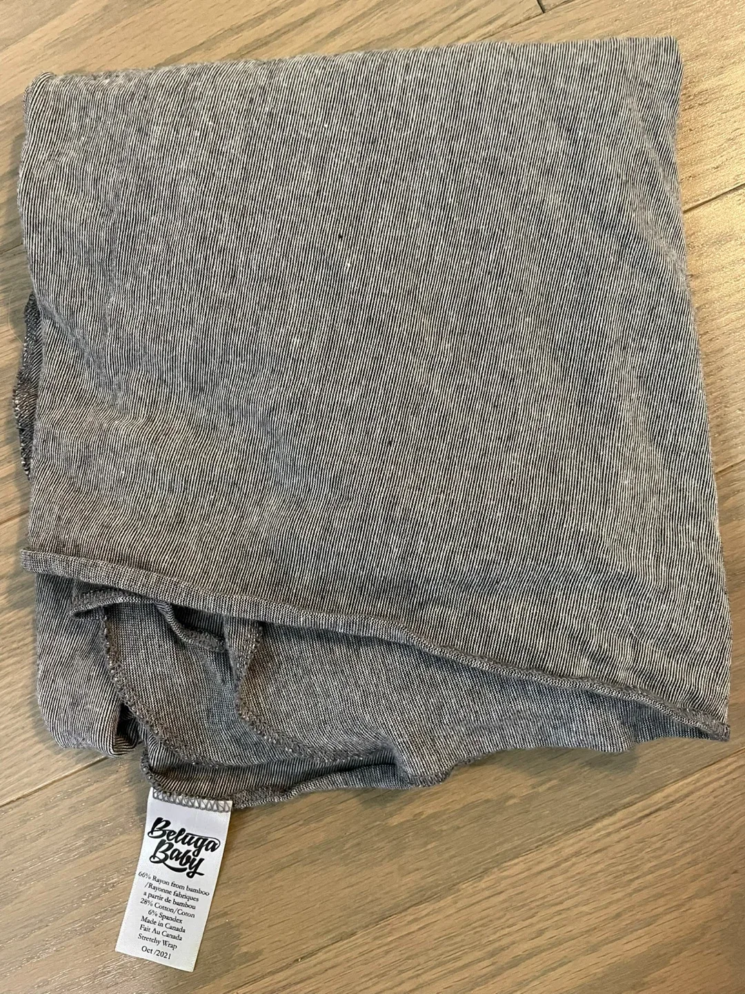 Beluga Baby Wrap - Grey Stripe and blanket image indicator(2)