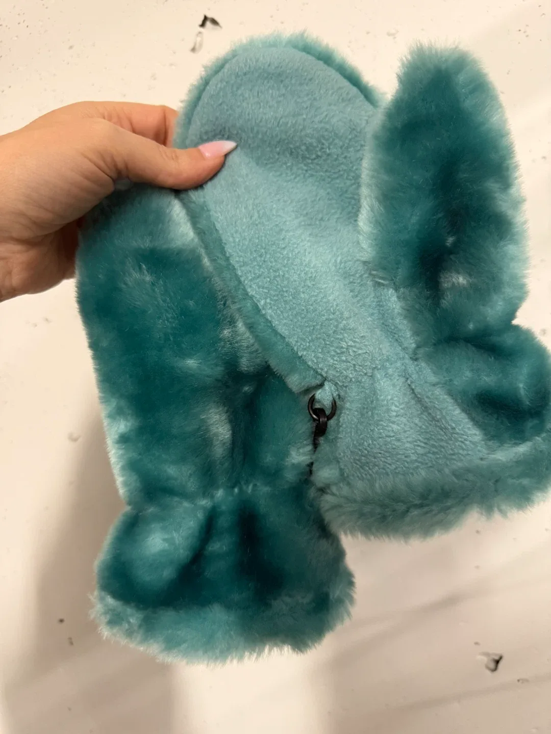 Roots Fuzzy Teal Mittens image indicator(2)
