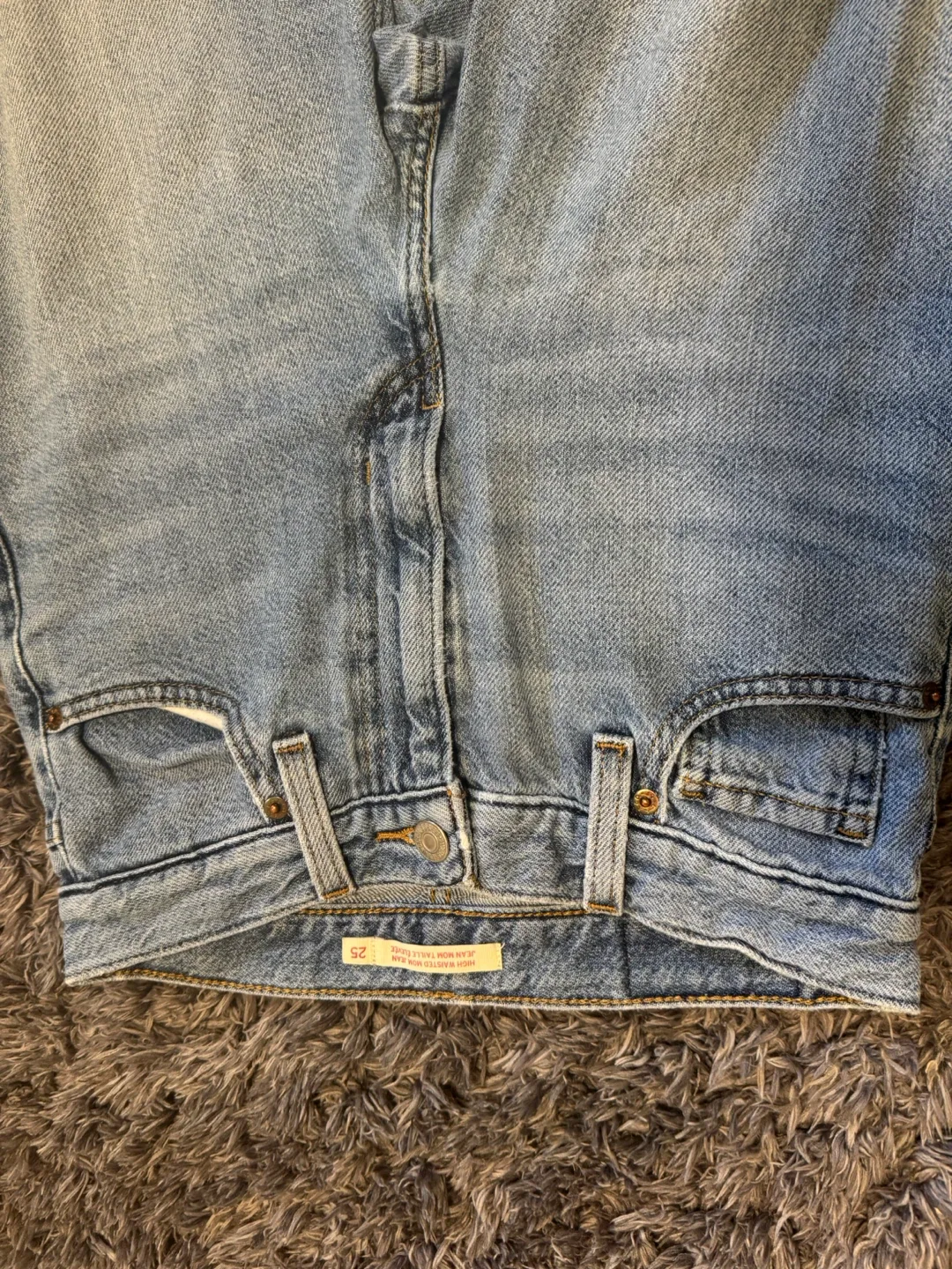 Levi's Mom Jeans Size 25 image indicator(4)