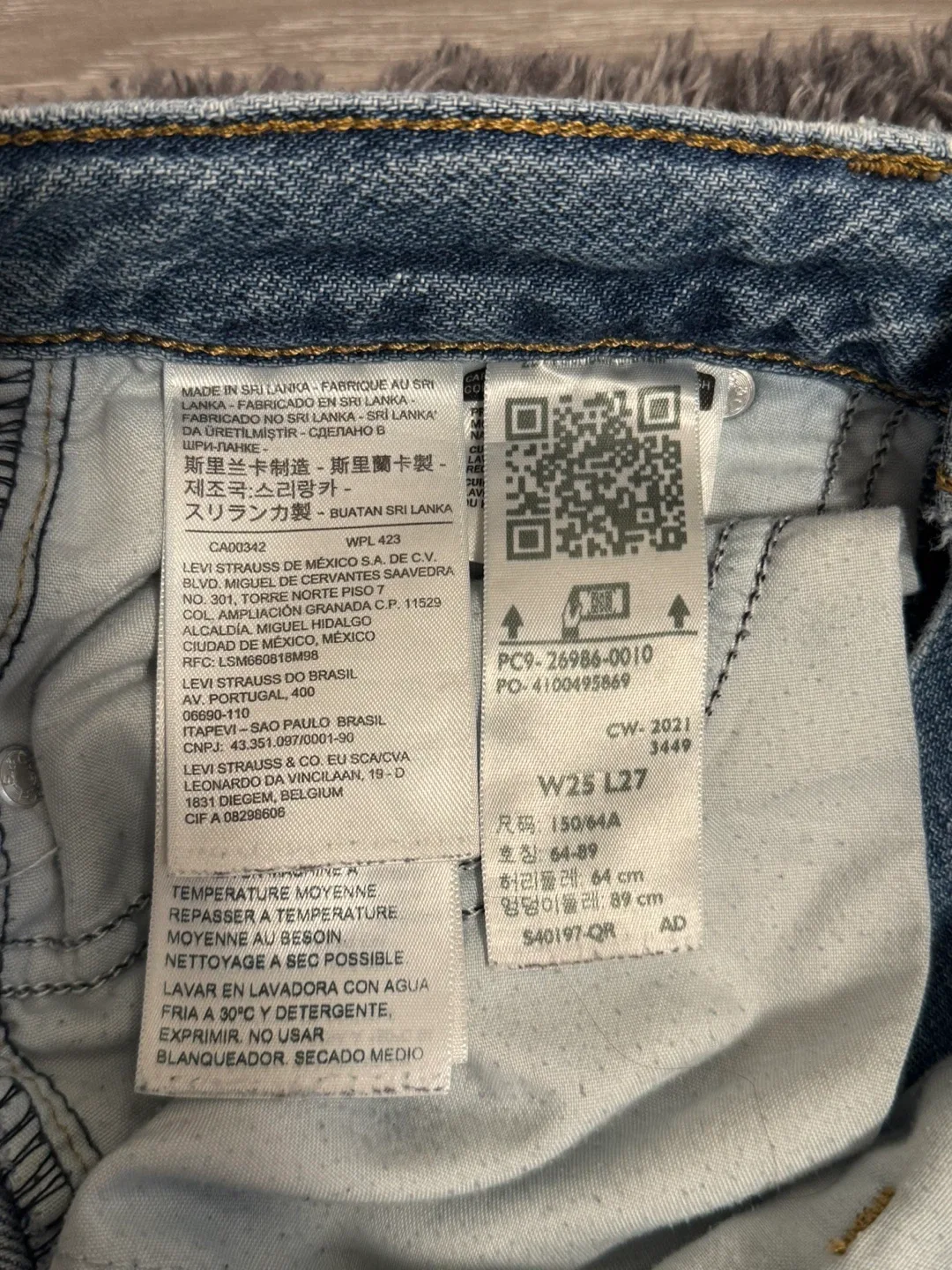 Levi's Mom Jeans Size 25 image indicator(8)